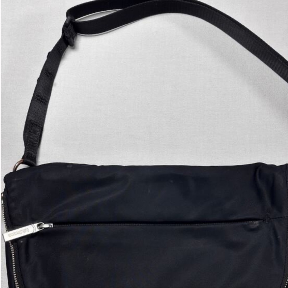 lululemon Everywhere Crossbody Bag Black Silver Metal Hardware Water Repellent - Picture 3 of 15